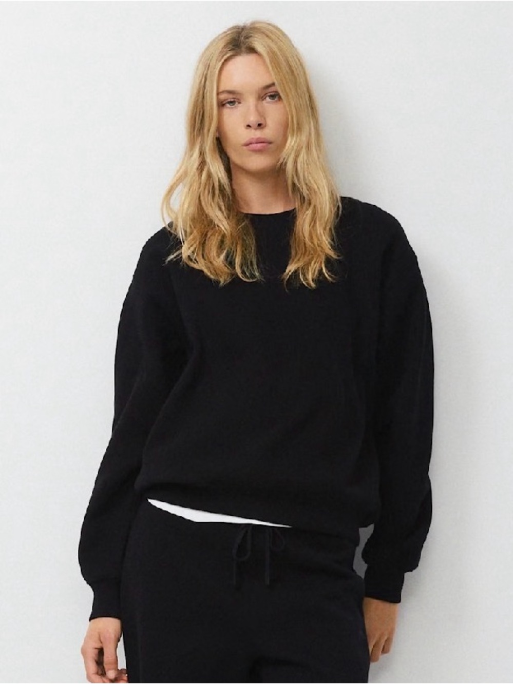 Aritizia Black Sweatsuit- Top (M) Bottom (S)
